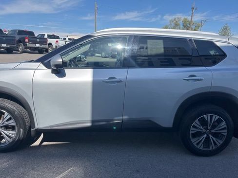 Used 2021 Nissan Rogue SV w/ Premium Package AWD/4WD image 9