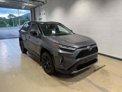 Certified 2022 Toyota RAV4 XSE w/ XSE Grade Weather Package AWD/4WD image 7