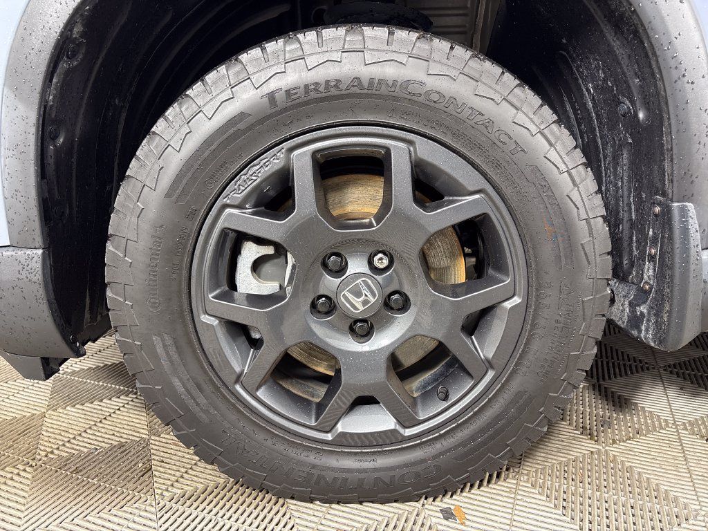 Used 2025 Honda Pilot TrailSport image 11