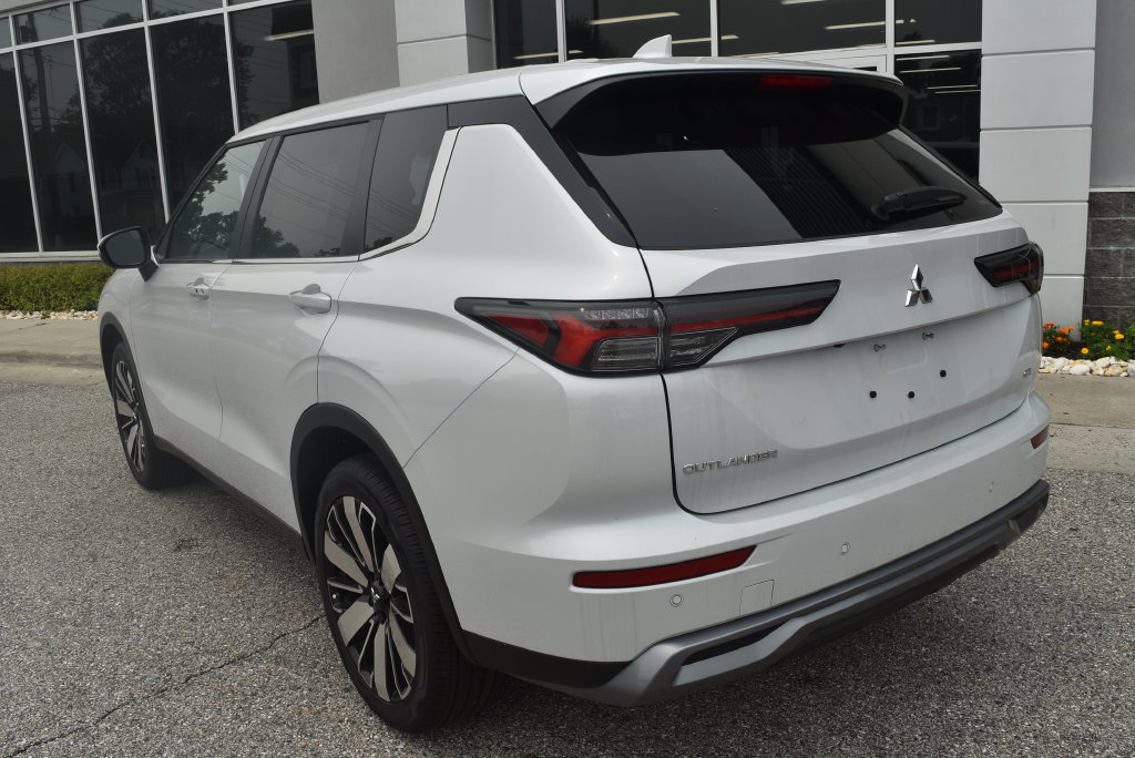 New 2026 Mitsubishi Outlander AWD image 5