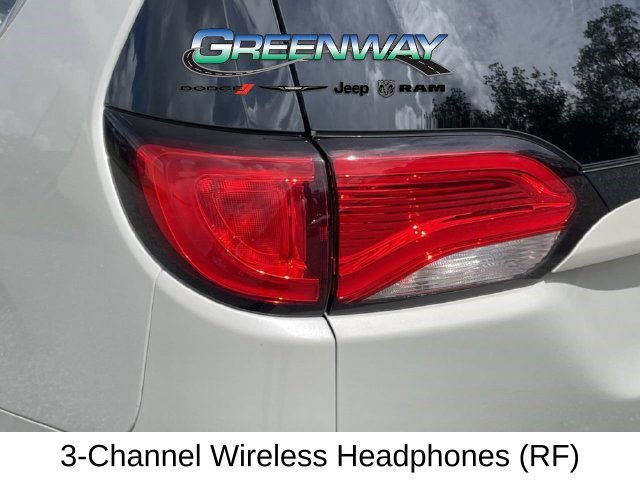 Used 2017 Chrysler Pacifica Platinum FWD image 9