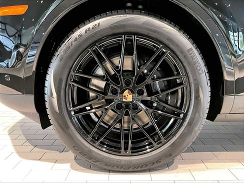 New 2026 Porsche Cayenne AWD/4WD image 11