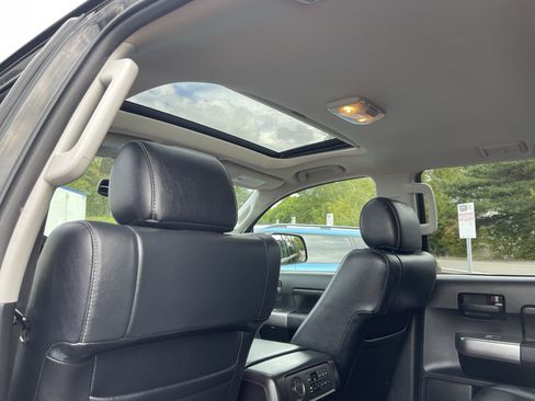 Used 2018 Toyota Sequoia TRD Sport AWD/4WD image 16