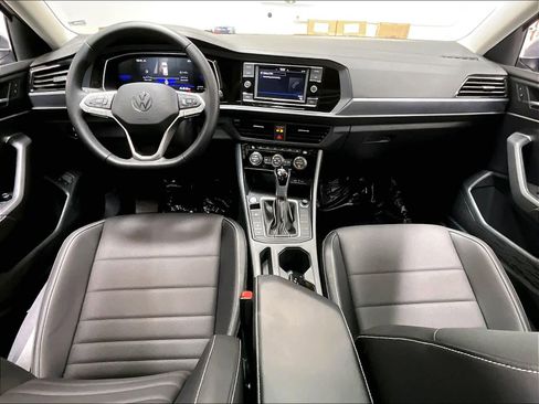 Used 2024 Volkswagen Jetta SE FWD image 17