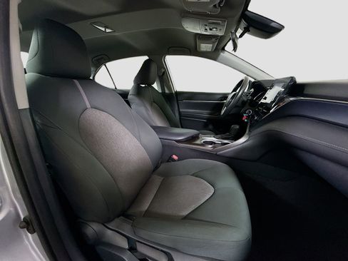 Used 2022 Toyota Camry LE image 28