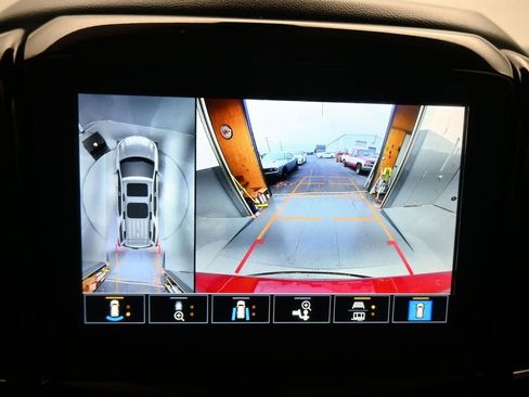 Used 2023 Chevrolet Traverse RS image 21