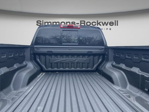 Used 2024 Chevrolet Colorado ZR2 w/ ZR2 Convenience Package III image 9