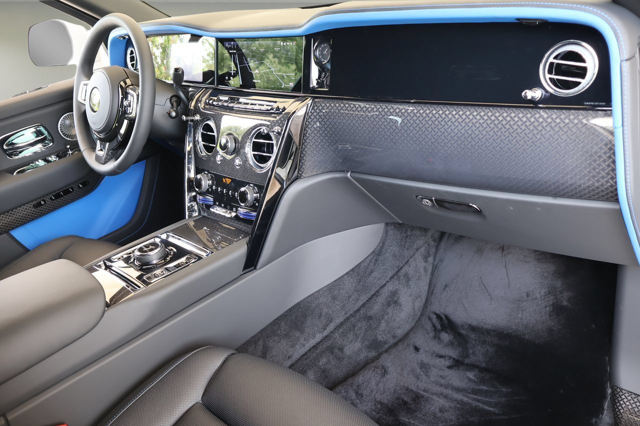 New 2027 Rolls-Royce Cullinan Black Badge AWD/4WD image 17