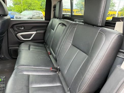 Used 2019 Nissan Titan SV w/ SV Convenience Package RWD image 20