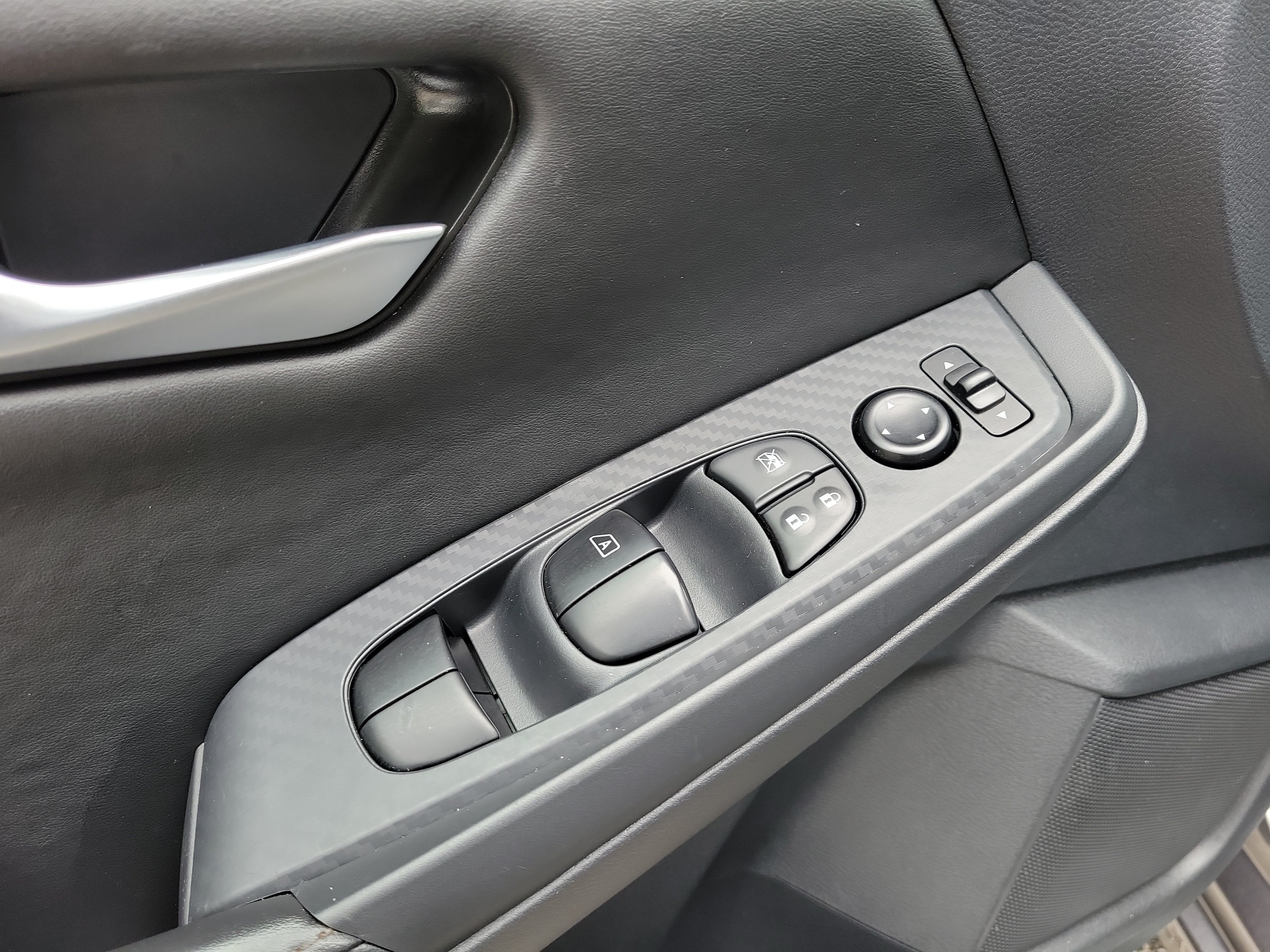 Certified 2025 Nissan Sentra SV FWD image 15