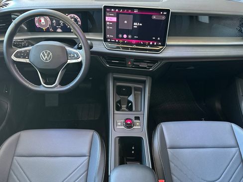 New 2026 Volkswagen Tiguan SE FWD image 11