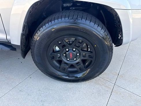 Used 2021 Toyota 4Runner Venture w/ Moonroof Package AWD/4WD image 9