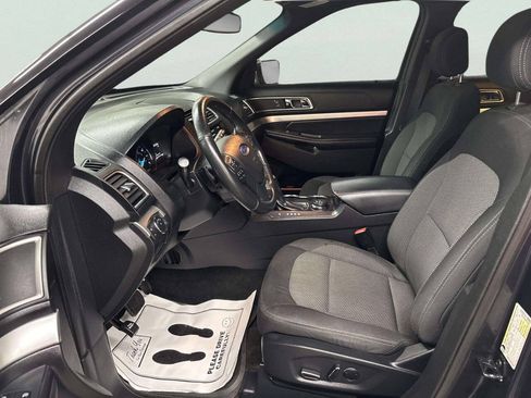 Used 2017 Ford Explorer XLT w/ Equipment Group 201A AWD/4WD image 15
