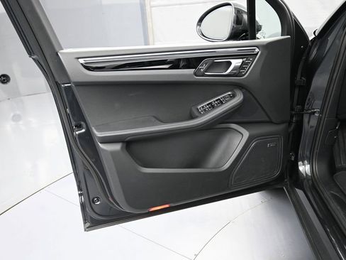 Certified 2026 Porsche Macan AWD/4WD image 15
