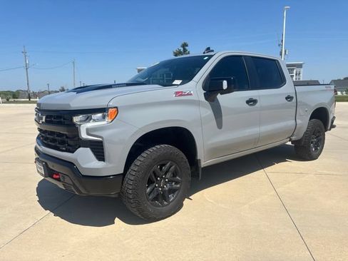 Used 2024 Chevrolet Silverado 1500 LT Trail Boss w/ Convenience Package II AWD/4WD image 36