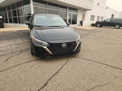 Used 2025 Nissan Sentra SR FWD image 5