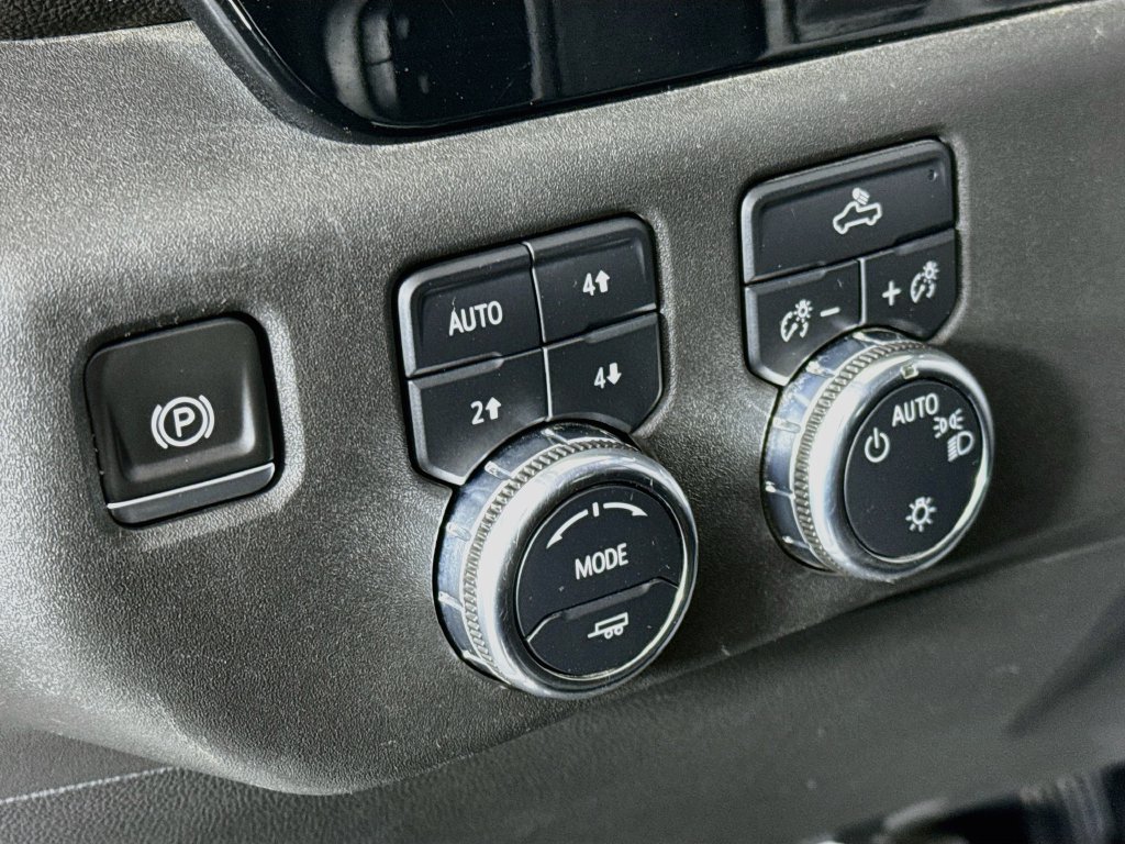 Used 2023 GMC Sierra 1500 SLE AWD/4WD image 10