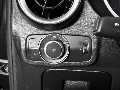 Used 2024 Alfa Romeo Stelvio Ti image 32