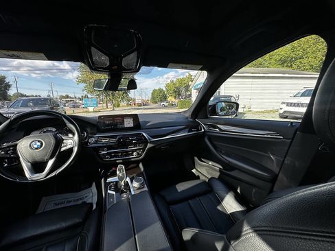 Used 2019 BMW 530i w/ Convenience Package image 23