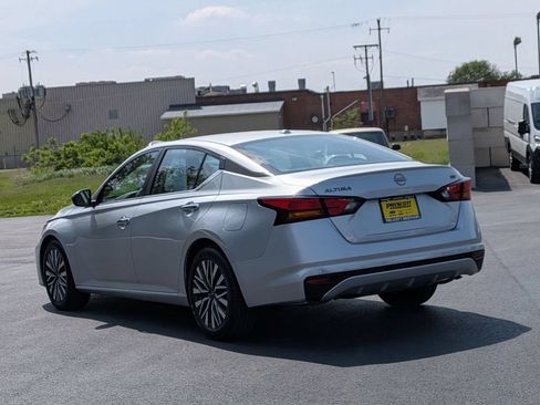 Used 2024 Nissan Altima 2.5 SV FWD image 5