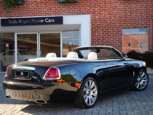 Used 2017 Rolls-Royce Dawn image 2