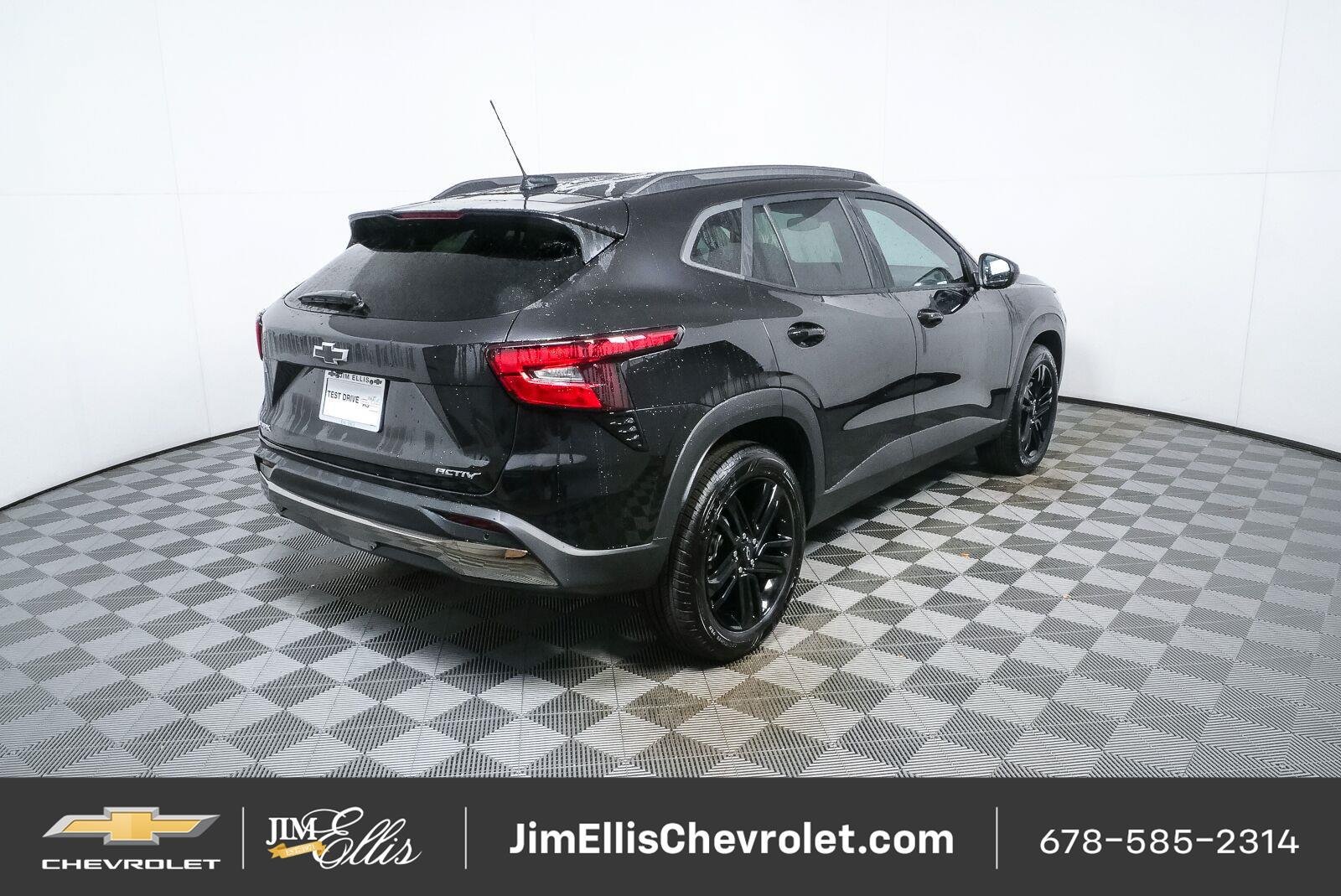 Used 2026 Chevrolet Trax ACTIV w/ Sunroof Package FWD image 3