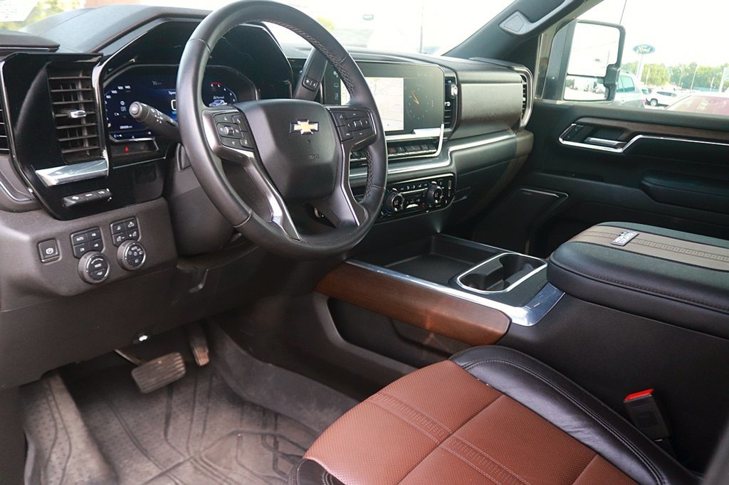 Used 2024 Chevrolet Silverado 2500 High Country w/ Technology Package AWD/4WD image 16
