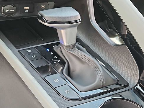 Certified 2025 Hyundai Elantra Limited FWD image 32
