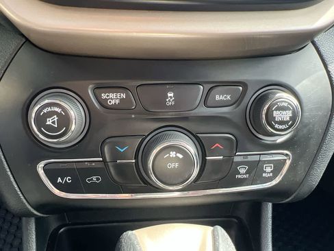 Used 2016 Jeep Cherokee Sport w/ Cold Weather Group AWD/4WD image 19