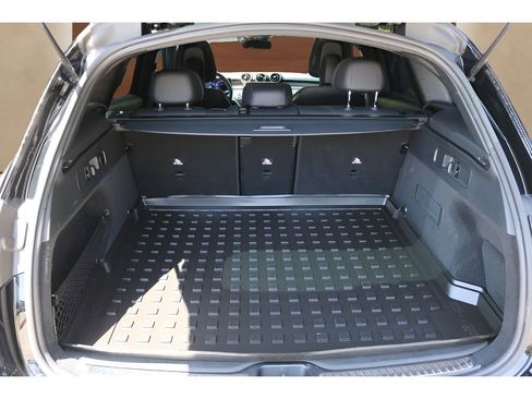 Used 2025 Mercedes-Benz GLC 300 4MATIC image 16