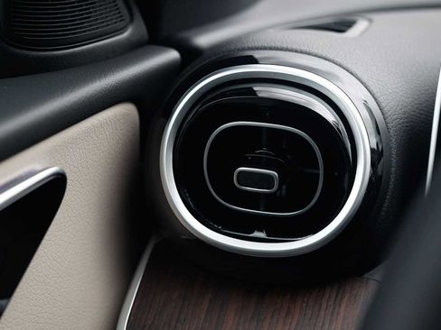 New 2026 Mercedes-Benz C 300 4MATIC Sedan image 19