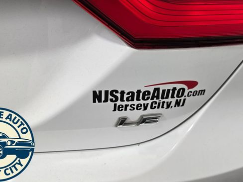 Used 2020 Toyota Camry LE FWD image 29