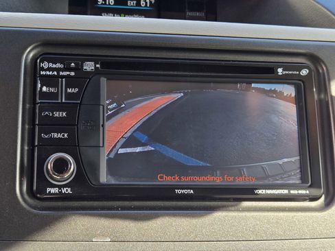 Used 2014 Toyota Sienna XLE image 19