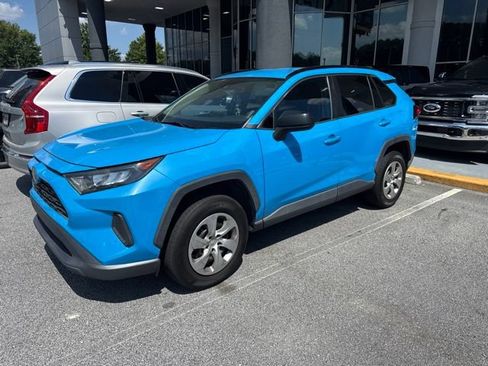 Used 2019 Toyota RAV4 LE FWD image 3