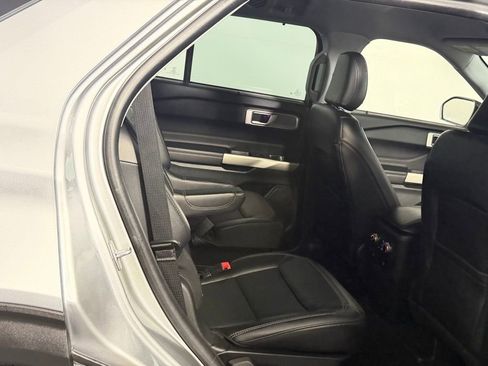 Used 2023 Ford Explorer Limited w/ Equipment Group 301A RWD image 32