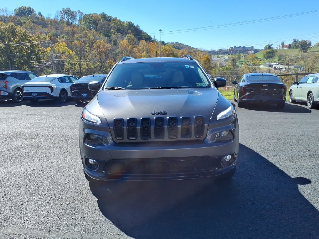 Used 2018 Jeep Cherokee Latitude AWD/4WD image 4