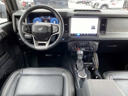 Used 2025 Ford Bronco Badlands image 12