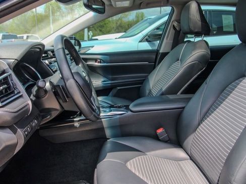 Used 2018 Toyota Camry SE w/ Moonroof Package image 14