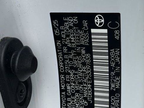 Certified 2025 Toyota Corolla XLE image 27