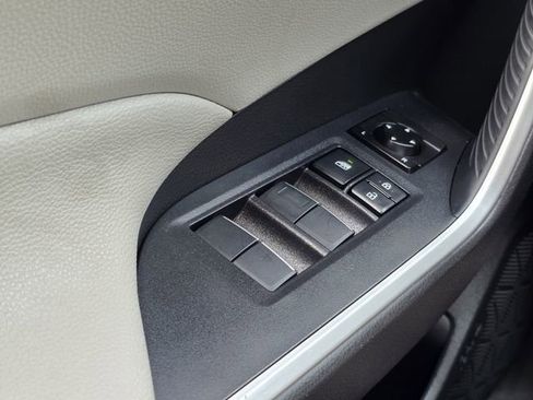 Used 2020 Toyota RAV4 XLE Premium image 15