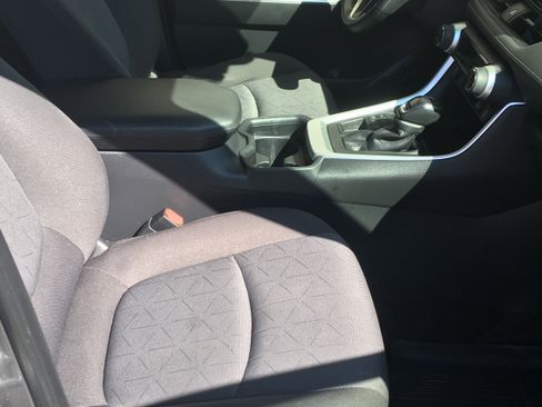 Used 2020 Toyota RAV4 XLE w/ Convenience Package AWD/4WD image 6