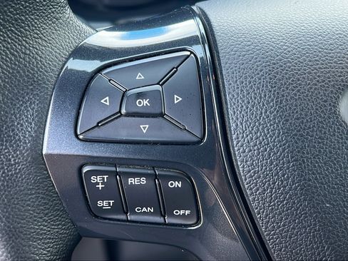 Used 2018 Ford Explorer XLT w/ Equipment Group 201A AWD/4WD image 18