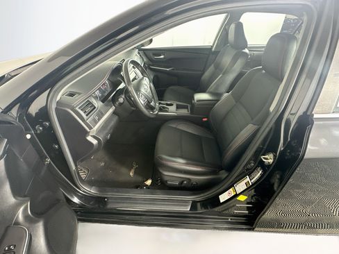Used 2017 Toyota Camry SE FWD image 13