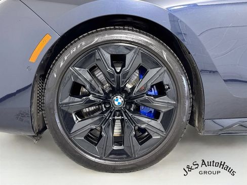 Used 2024 BMW 740i xDrive AWD/4WD image 39