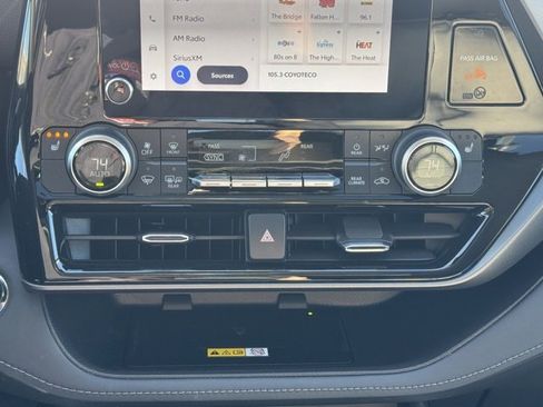 Used 2023 Toyota Highlander XLE image 28