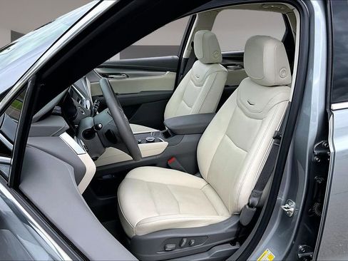Used 2025 Cadillac XT5 Premium Luxury w/ Technology Package AWD/4WD image 27