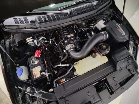 Used 2019 Ford F150 Lariat w/ Equipment Group 502A Luxury image 4