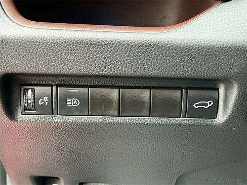 Used 2022 Toyota RAV4 Limited image 10