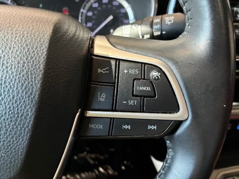 Used 2022 Toyota Highlander XSE AWD/4WD image 24