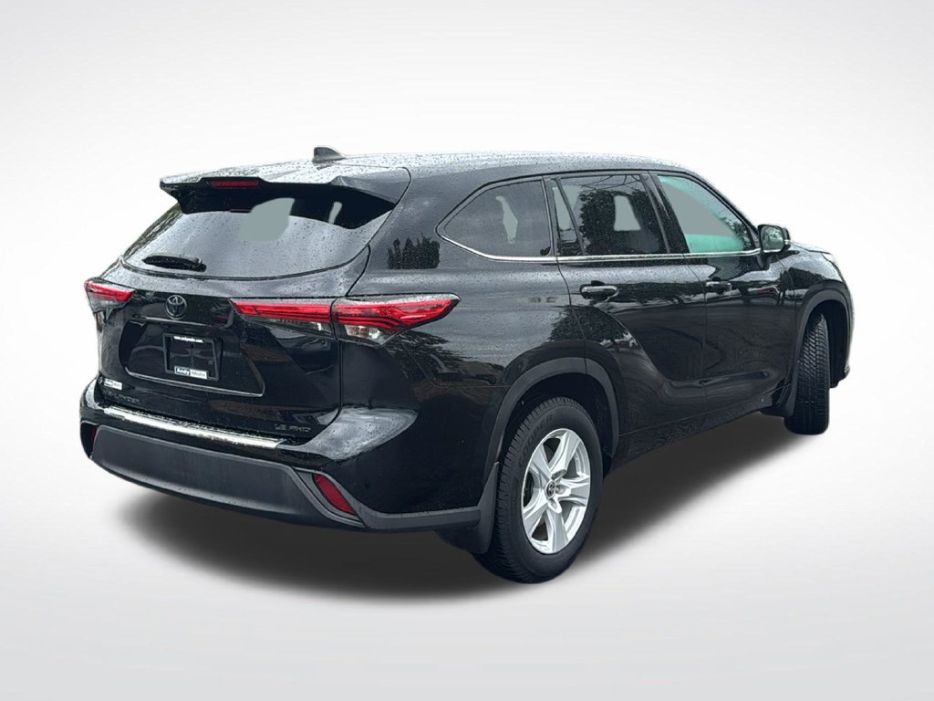 Used 2022 Toyota Highlander LE AWD/4WD image 7